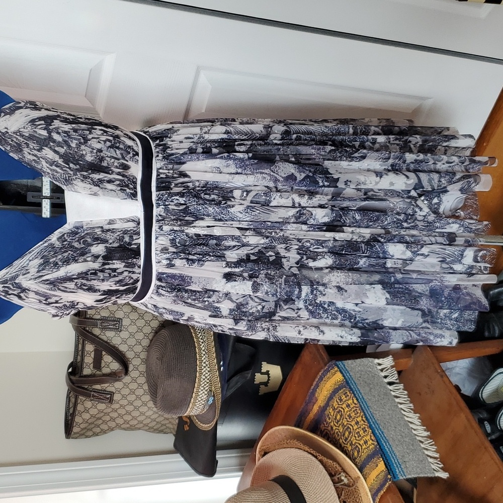 Tahari black and grey peackock pattern dress formal with sequins size 14